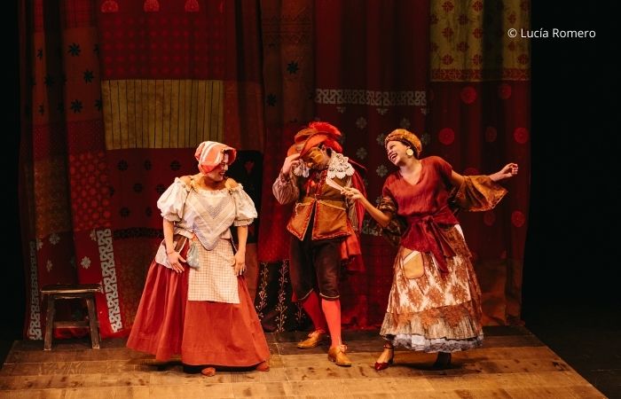 Enmudecer con hablar, un viaje en el tiempo al universo cervantino