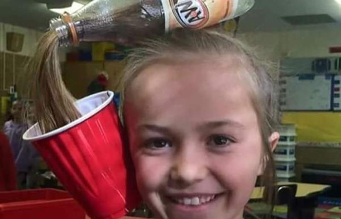 Cómo hacer un peinado con una botella de refresco Peinado con botella de refresco