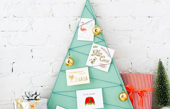 Cómo hacer un árbol de cartón de Navidad del que colgar los christmas árbol de cartón