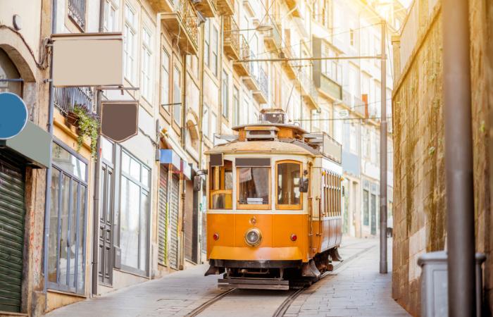 El tranvía en Oporto es parte del paisaje Portugal, Oporto