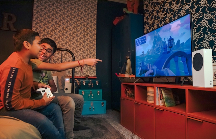 niños jugando con su consola Xbox Xbox All Access