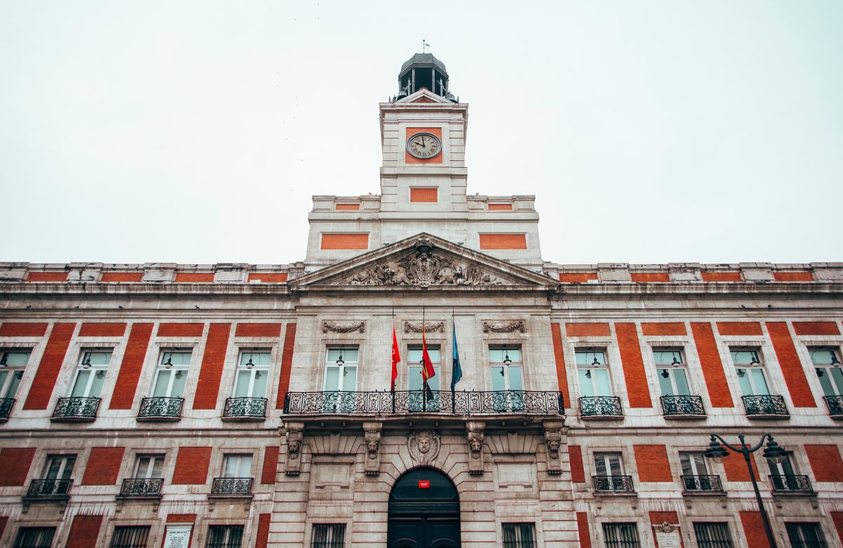 edificio del reloj de la puerta del sol Puerta del sol