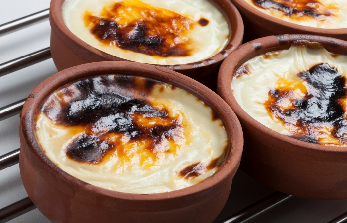 cazuelas de barro con arroz con leche asturiano Platos tradicionales de Asturias arroz con leche