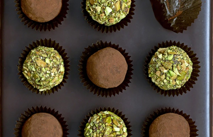 trufas con cobertura de pistacho y otras con cacao trufas de pistacho