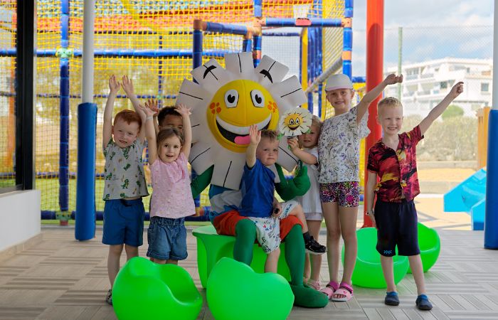 niños en el miniclub daisy del hotel Miniclub Daisy de Suites Lanzarores Gardens