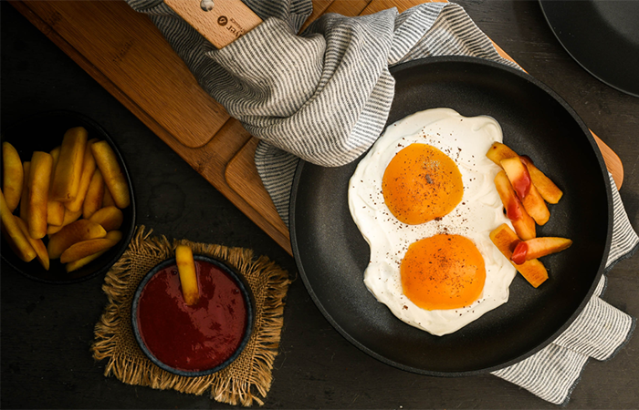 Cómo hacer un trampantojo en la cocina con forma de huevos fritos Trampantojo en la cocina de huevo frito