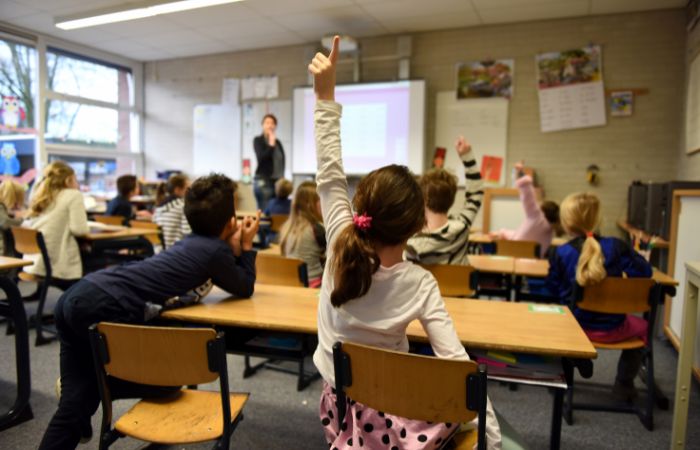 el uso de pantallas en el colegios a debate uso de pantallas en los colegios
