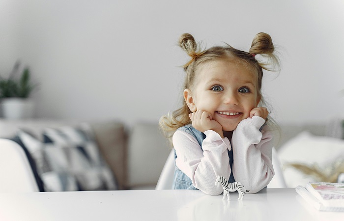 Los niños seguros de sí mismos son más felices Bienestar de los niños seguros de sí mismos