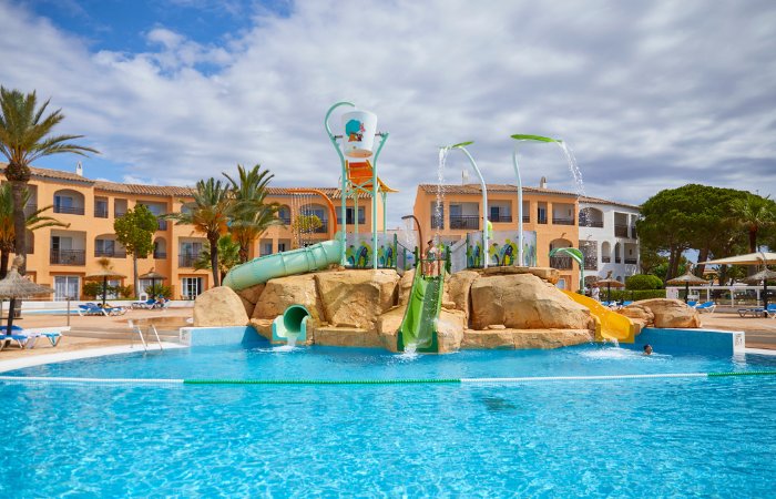 Sol Falcó All Inclusive. Suma diversión acuática en Menorca