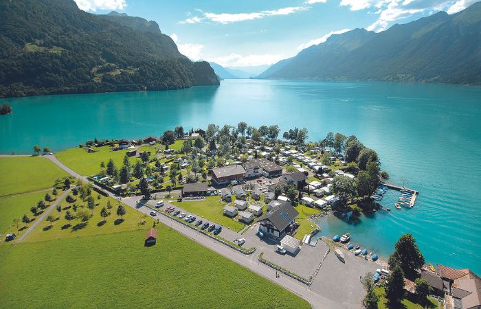 vista aérea del Familiencampingplatz Aaregg, Brienz, Berna, con el lago azul Familiencampingplatz Aaregg, Brienz, Berna
