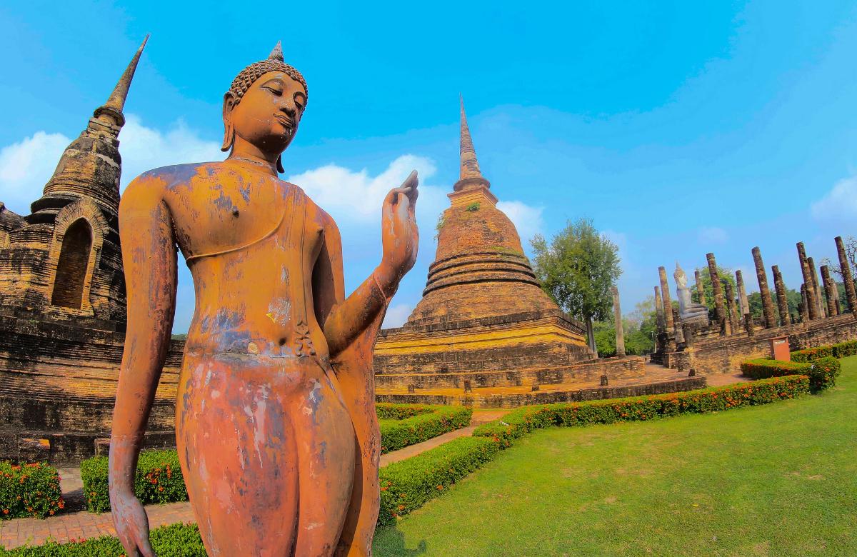 estatua en el parque histórico de Sukhothai Sukhothai tailandia parque historico