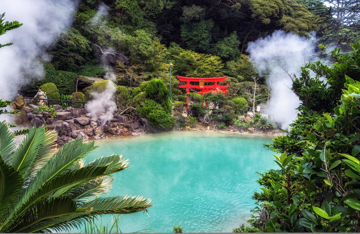 El más grande de los 7 infiernos de Beppu es Umi Jigoku, aguas termales Umi Jigoku