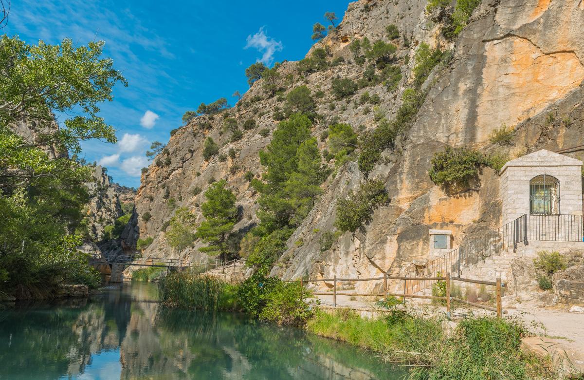 La Fontcalda es un balneario de agua minero-medicinal al aire libre termas naturales de España: La Fontcalda Tarragona