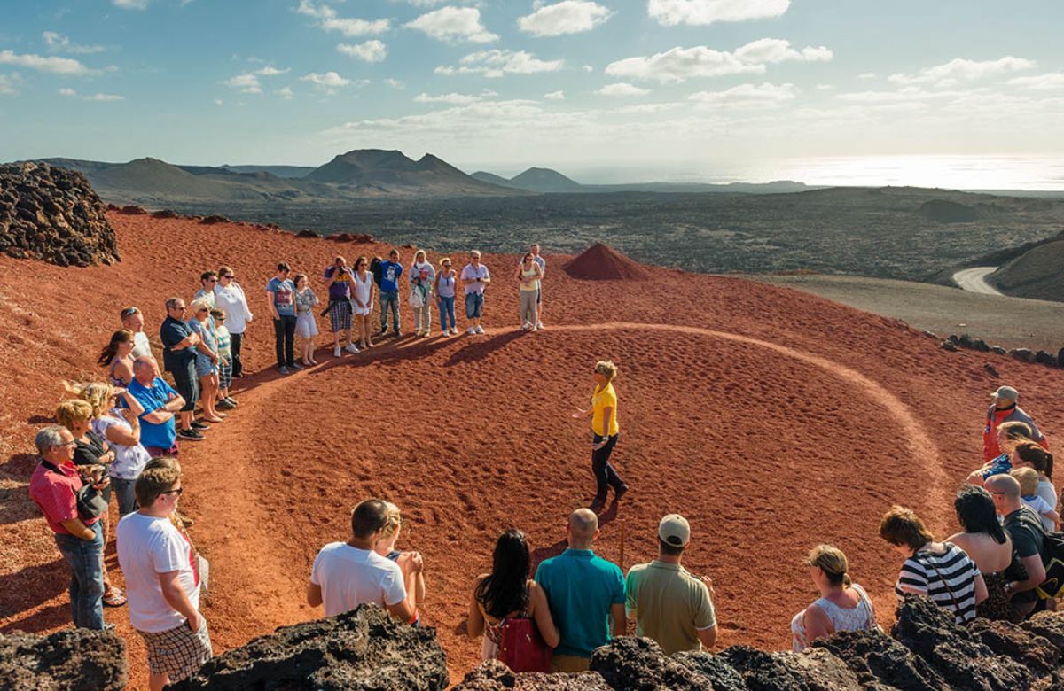 Ruta de los volcanes en Timanfaya Experiencias imprescindibles de Lanzarote: Timanfaya