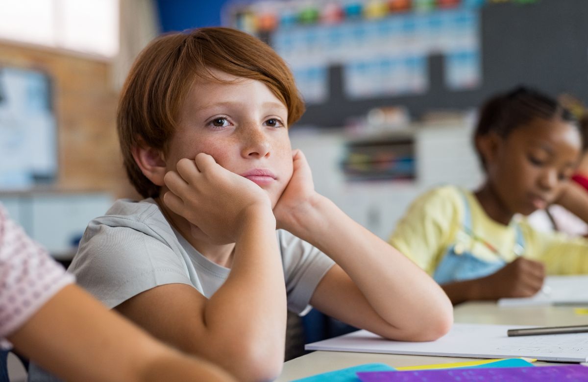 Indaga para saber cómo se siente tu hijo en clase Preguntas sobre la vuelta al cole: sobre el profesor y los compañeros