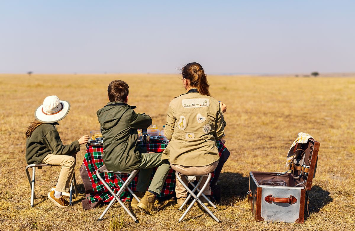 familia de Safari por Kenya a la hora de comer Safari en familia