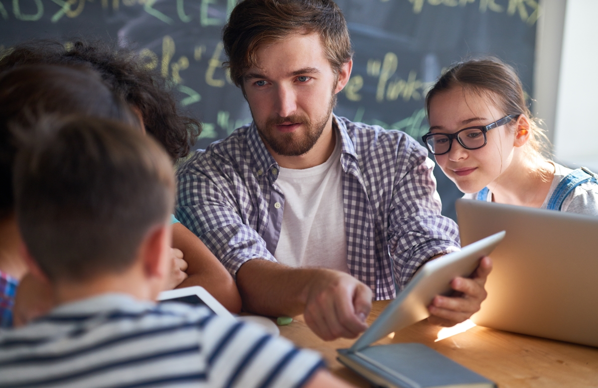 Beneficios de la IA para los profesores Ventajas de la IA en la educación para los docentes